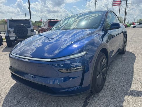 Used 2026 Tesla Model Y Long Range RWD image 6