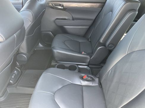 New 2026 Toyota Highlander Platinum AWD/4WD image 21
