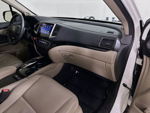 Used 2018 Honda Pilot Touring image 39