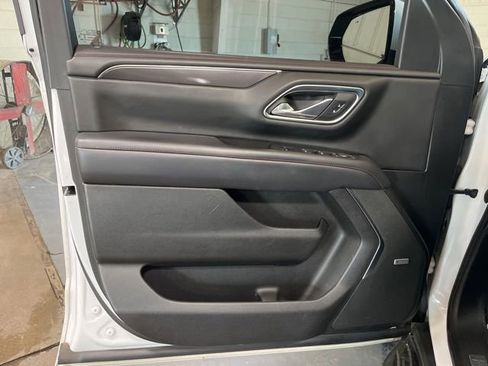 Used 2021 Chevrolet Tahoe RST w/ Luxury Package RWD image 13
