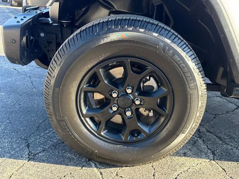 Used 2019 Jeep Wrangler Unlimited Sahara w/ Quick Order Package 24M Moab image 10