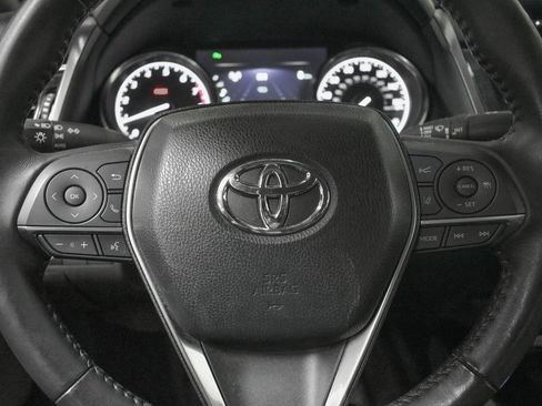 Used 2018 Toyota Camry L image 12