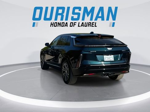 Used 2024 Cadillac Lyriq Luxury AWD/4WD image 6