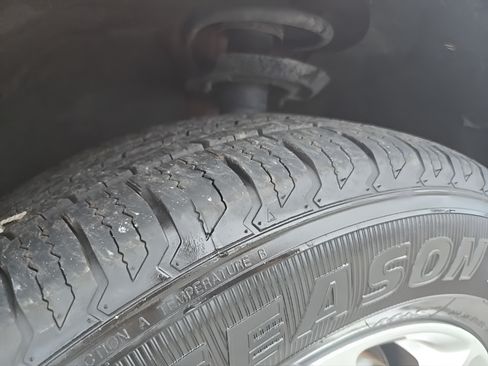 Used 2024 Chrysler Pacifica Touring-L FWD image 10