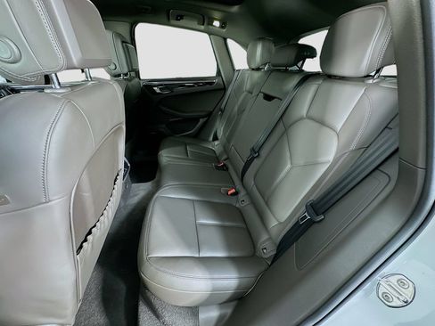 Certified 2025 Porsche Macan AWD/4WD image 24