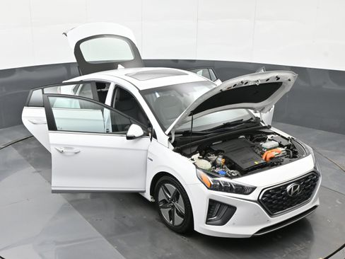 Used 2020 Hyundai Ioniq Limited image 46