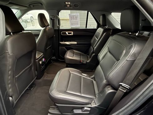 Used 2022 Ford Explorer XLT w/ Equipment Group 202A image 13