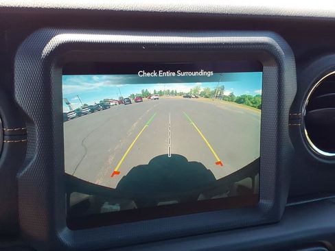 Used 2022 Jeep Wrangler Unlimited Sahara AWD/4WD image 18