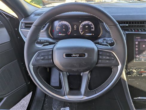 New 2025 Jeep Grand Cherokee Laredo X w/ Luxury Tech Group I image 17