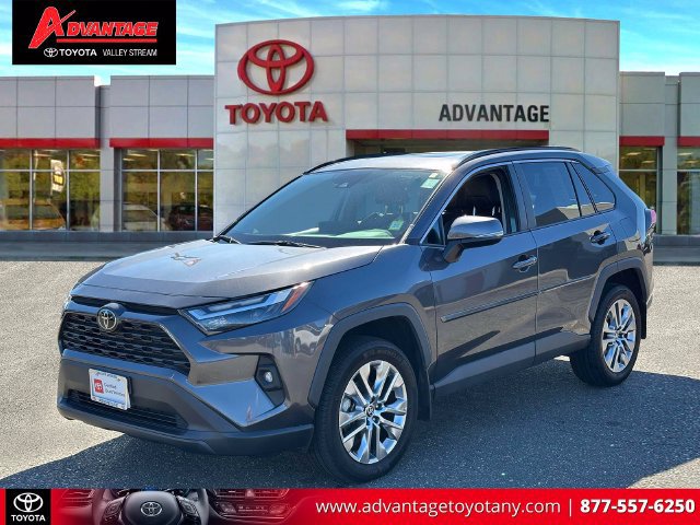 Used 2023 Toyota RAV4 XLE Premium AWD/4WD image 4