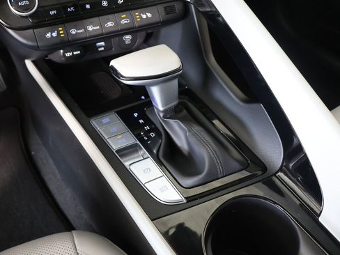 Certified 2024 Hyundai Elantra Limited image 9