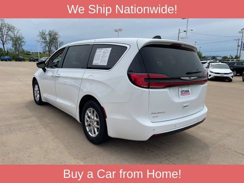 Used 2024 Chrysler Pacifica Touring-L FWD image 7