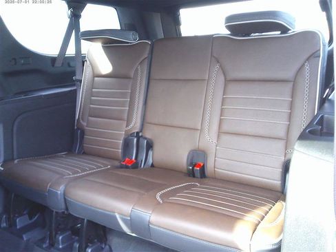Used 2025 GMC Yukon XL Denali Ultimate AWD/4WD image 8