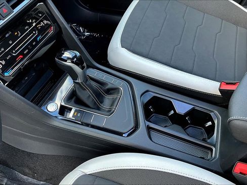 New 2026 Volkswagen Taos SE image 18