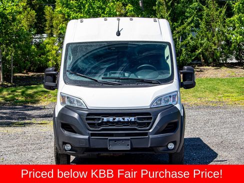Used 2024 RAM ProMaster 2500 w/ Convenience Group FWD image 2