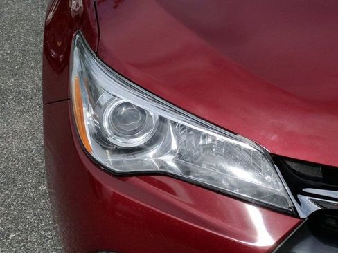 Used 2015 Toyota Camry LE image 10