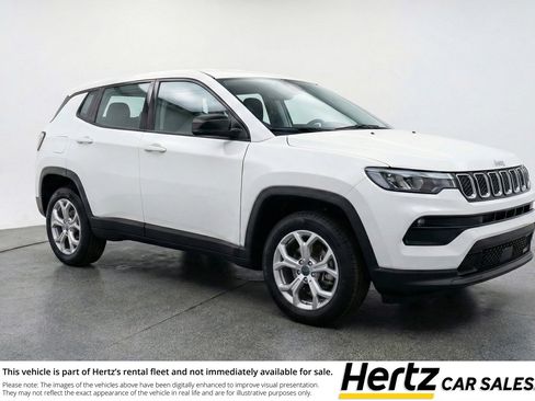 Used 2025 Jeep Compass Latitude AWD/4WD image 1