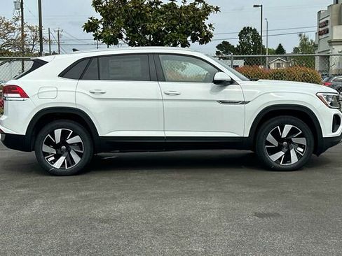 New 2024 Volkswagen Atlas Cross Sport SE FWD image 3