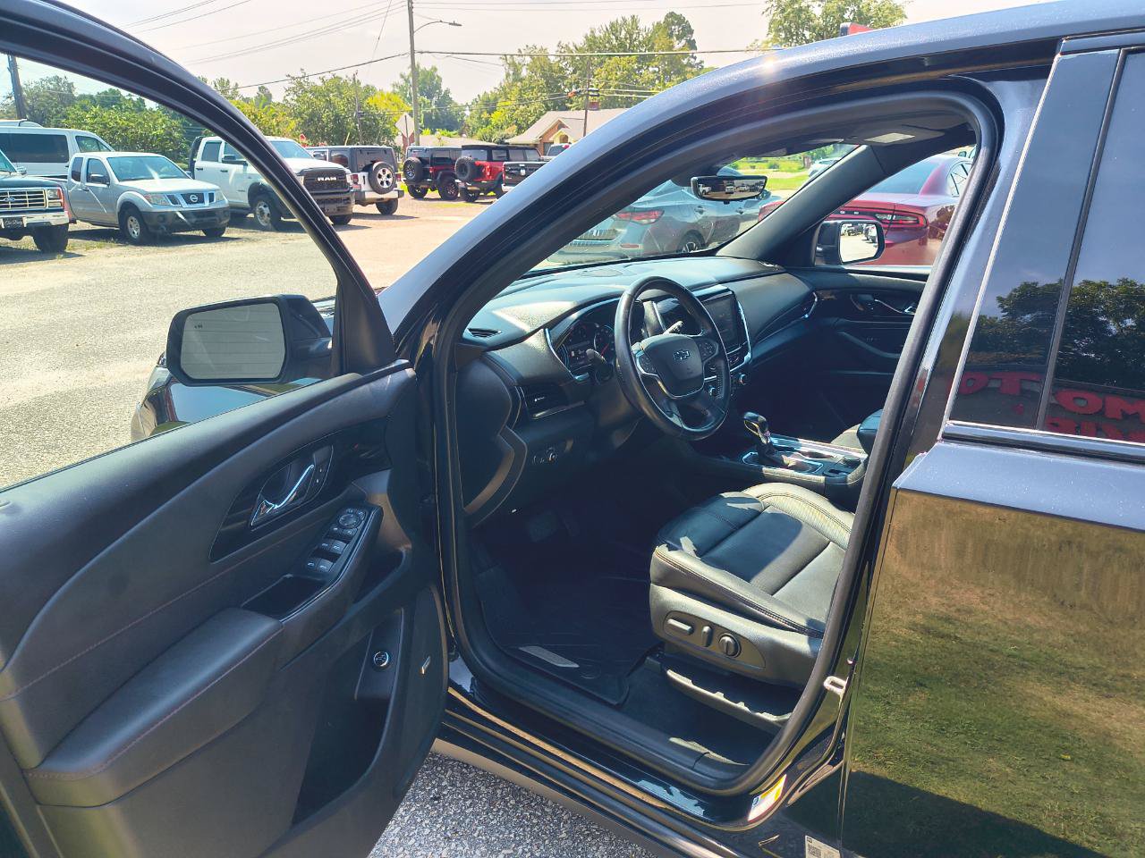 Used 2022 Chevrolet Traverse RS w/ LPO, Floor Liner Package FWD image 14