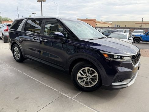 Used 2024 Kia Carnival LX image 6