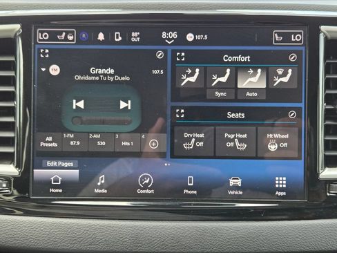 Used 2023 Chrysler Pacifica Touring-L FWD image 8