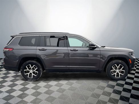 Used 2024 Jeep Grand Cherokee L Limited w/ Luxury Tech Group II image 5