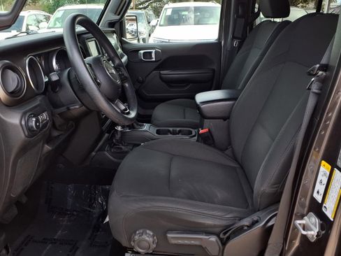 Used 2018 Jeep Wrangler Unlimited Sport image 15