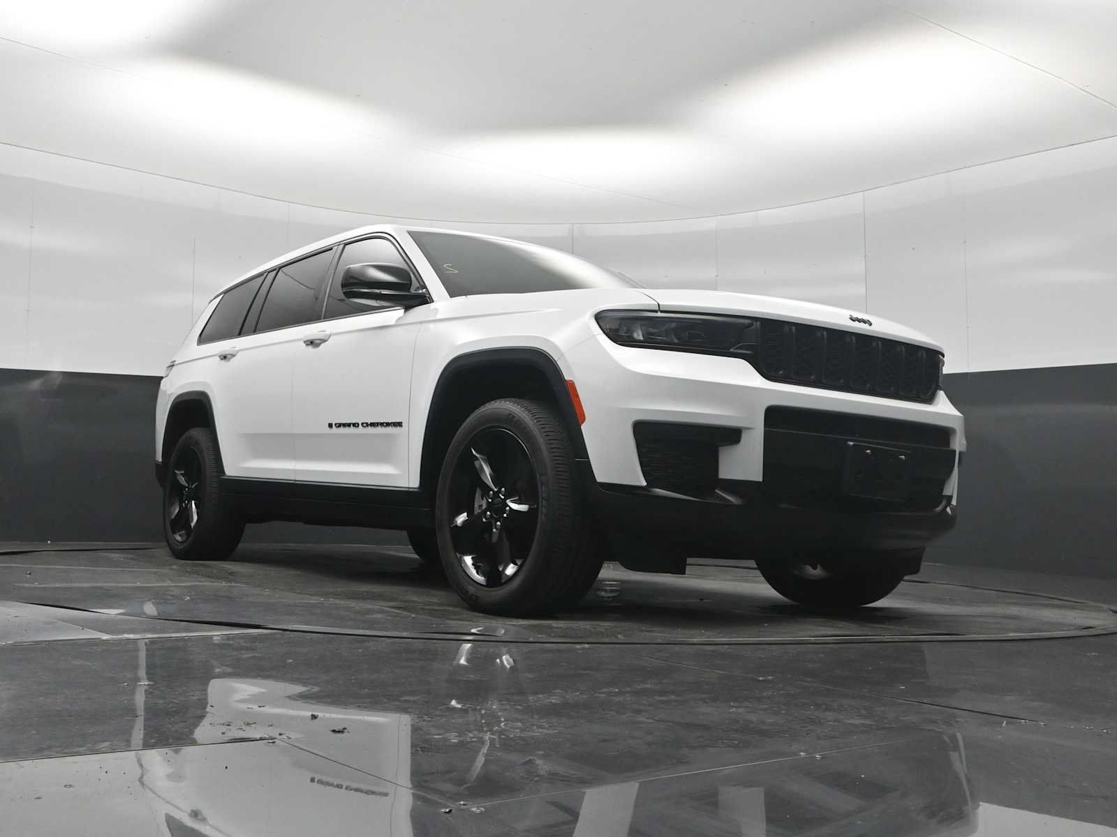 Used 2023 Jeep Grand Cherokee L Laredo AWD/4WD image 28