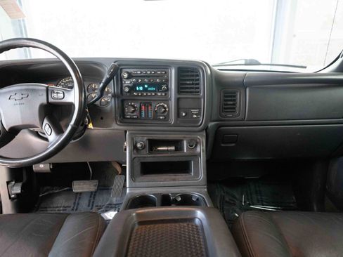 Used 2004 Chevrolet Silverado 2500 LT w/ Heavy-Duty Power Package image 20