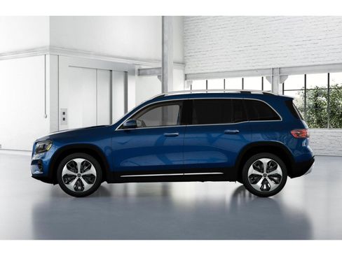 Used 2026 Mercedes-Benz GLB 250 4MATIC image 13