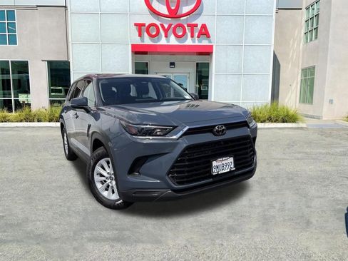 Certified 2024 Toyota Grand Highlander FWD image 3