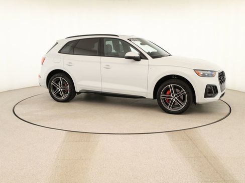 Certified 2025 Audi Q5 e Premium Plus w/ Premium Plus Package image 9