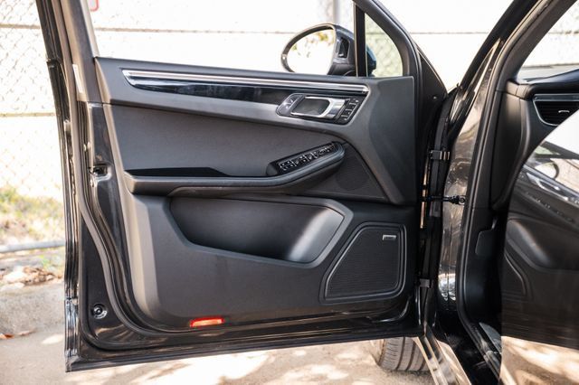 Used 2018 Porsche Macan S AWD/4WD image 57