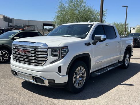 Used 2023 GMC Sierra 1500 Denali AWD/4WD image 2