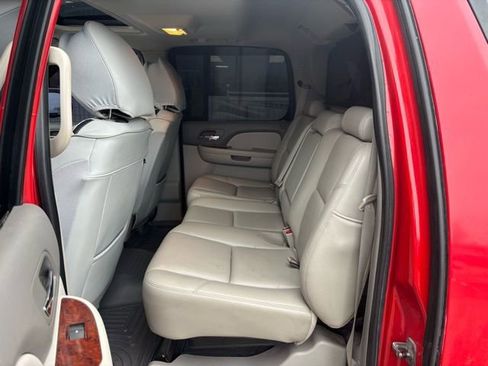 Used 2011 Chevrolet Avalanche LTZ image 17