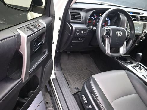 Used 2022 Toyota 4Runner SR5 Premium w/ Moonroof Package RWD image 12