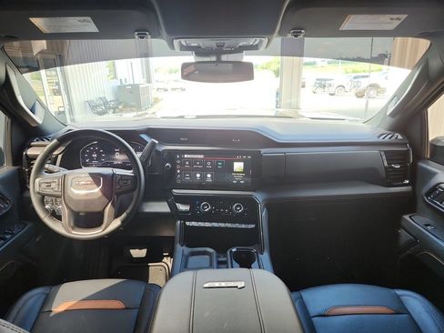 Used 2024 GMC Sierra 2500 AT4 w/ AT4 Preferred Package AWD/4WD image 13