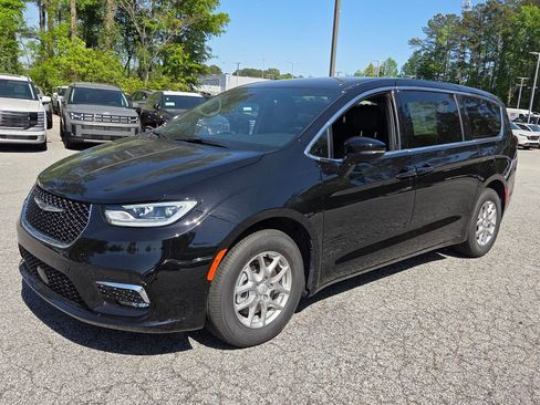 New 2026 Chrysler Pacifica Select FWD image 3