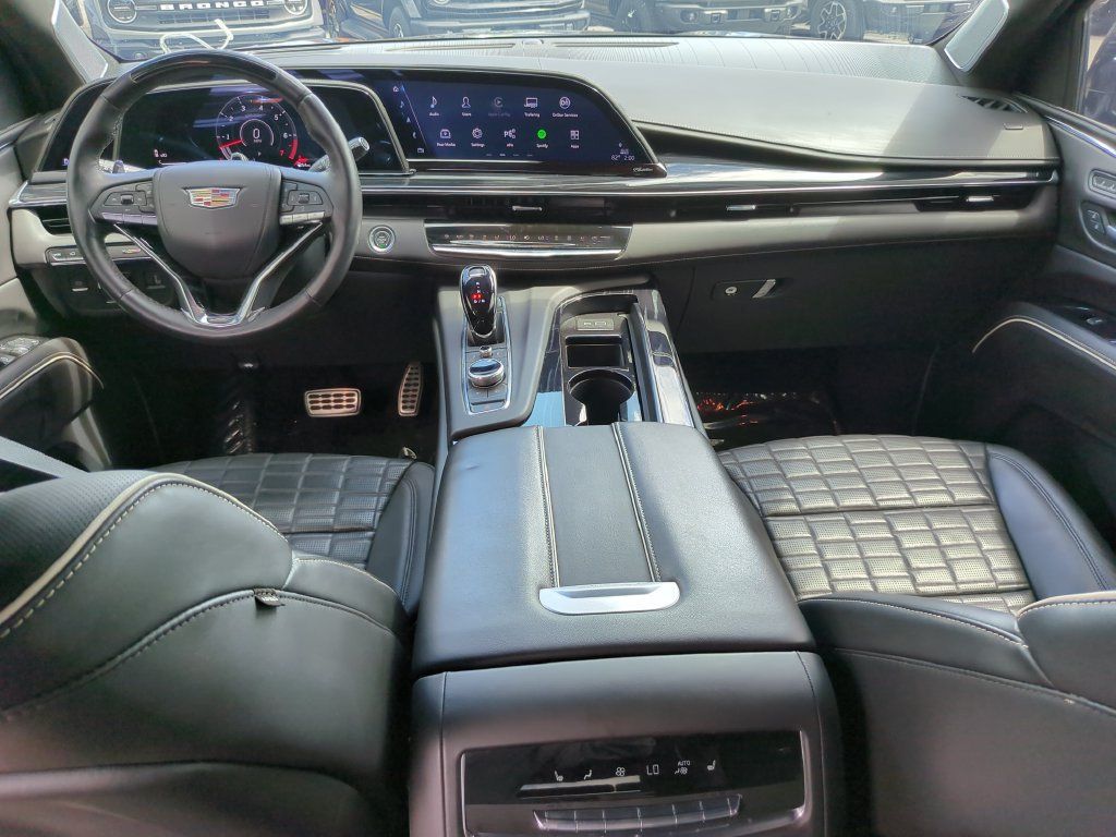 Used 2024 Cadillac Escalade ESV V AWD/4WD image 15