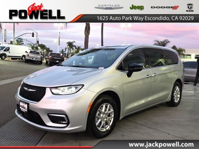 New 2026 Chrysler Pacifica Select