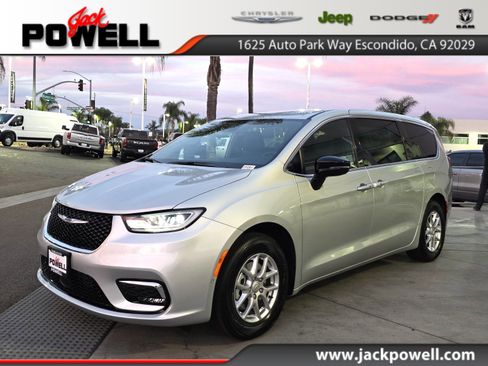 New 2026 Chrysler Pacifica Select image 1