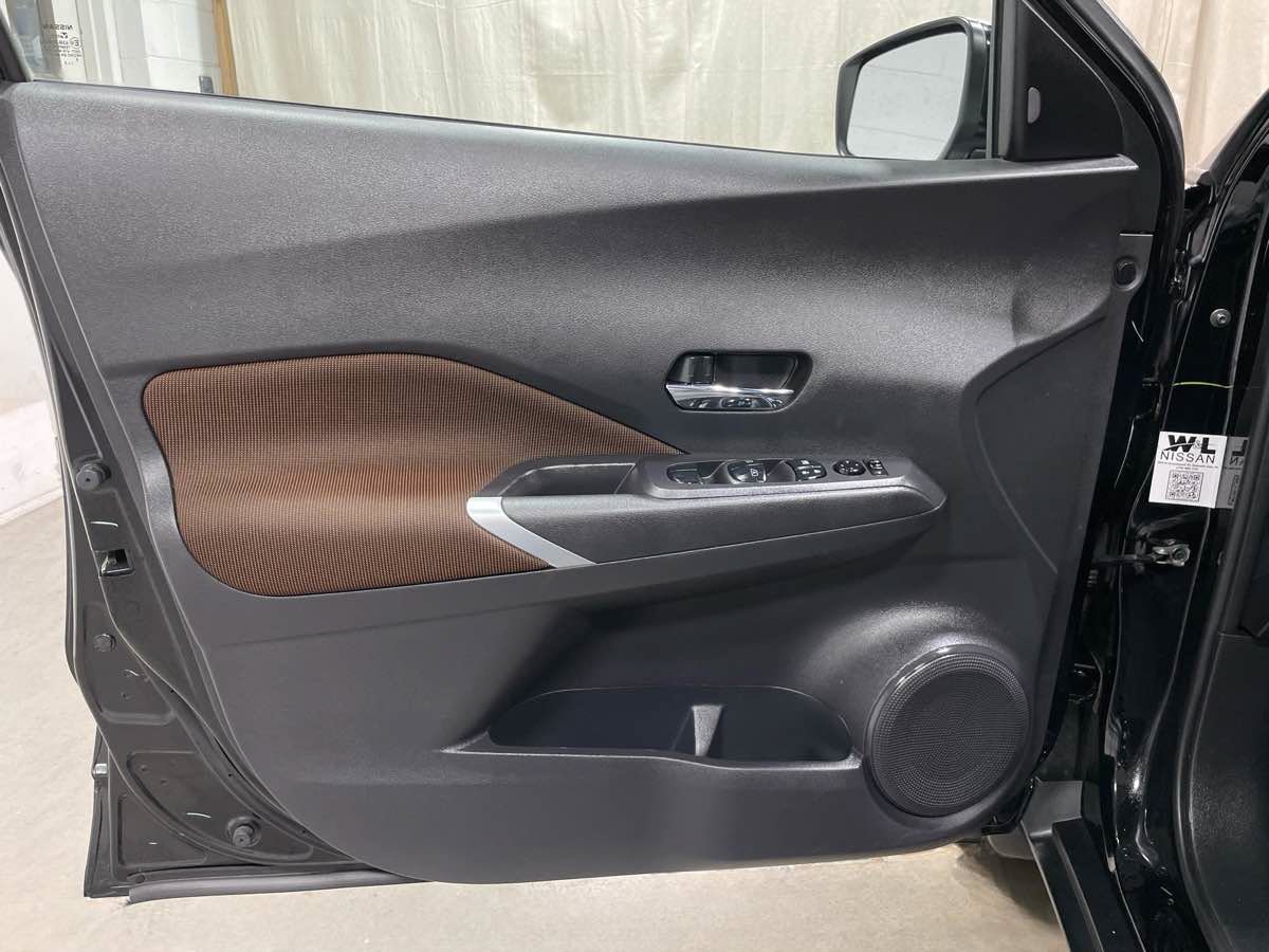 Used 2023 Nissan Kicks SR FWD image 8