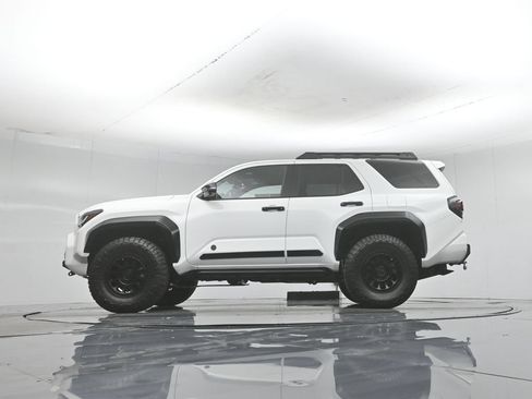 Used 2025 Toyota 4Runner Trailhunter AWD/4WD image 7