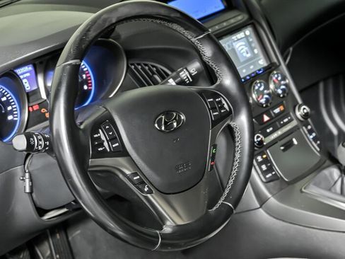 Used 2015 Hyundai Genesis 3.8 image 22
