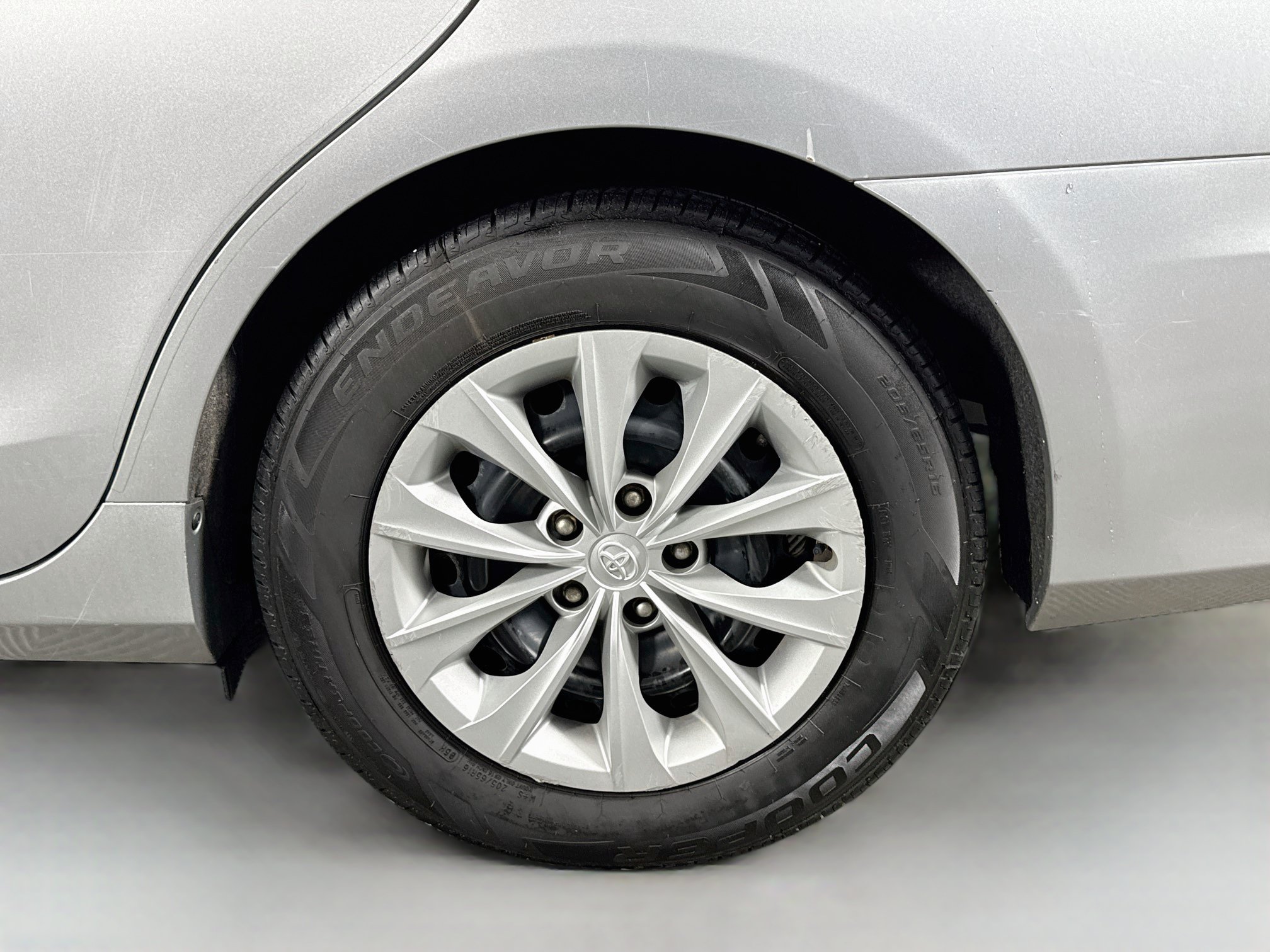 Used 2015 Toyota Camry LE FWD image 29