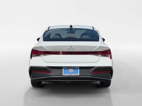 New 2026 Hyundai Elantra SE FWD image 4