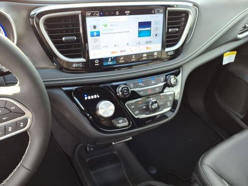 New 2026 Chrysler Pacifica Select image 12