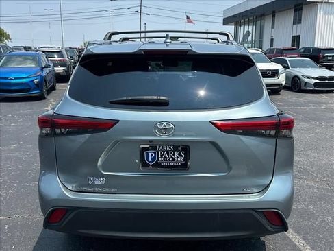 Used 2021 Toyota Highlander XLE FWD image 10