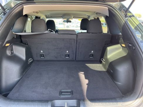 Used 2019 Jeep Cherokee Latitude w/ Popular Appearance Group image 16