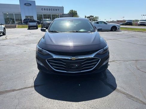 Used 2023 Chevrolet Malibu LT FWD image 2